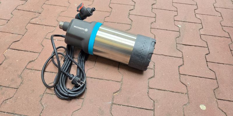 Die Gardena 4700/2 Inox Automatic Tauchpumpe ausgepackt